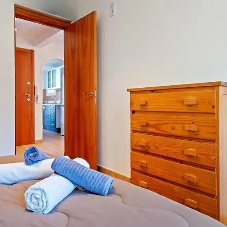 Hauzify I Fenals Apartament *